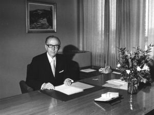 1920px-Statsminister_Lars_Korvald_(DEX_PR_035412)